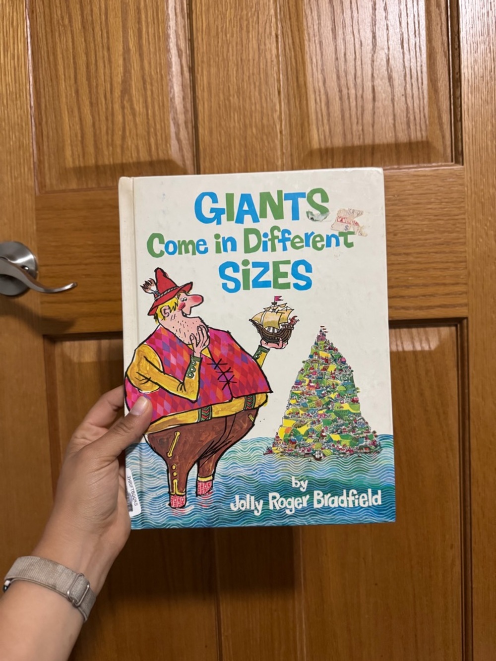Giants Come in Different Sizes - Illustrated Children's Book (White Cover)